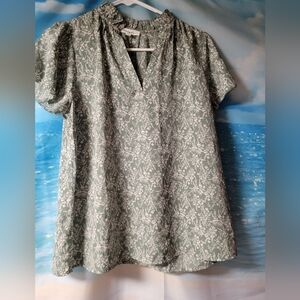 Monday Fun NWOT Green‎ Floral Short Sleeve Boho Blouse Size Small